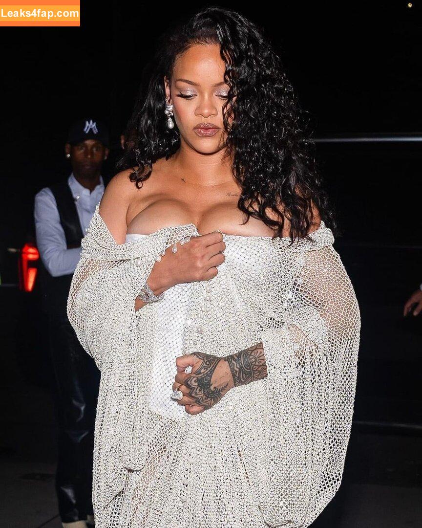 Rihanna / badgalriri leaked photo photo #2636