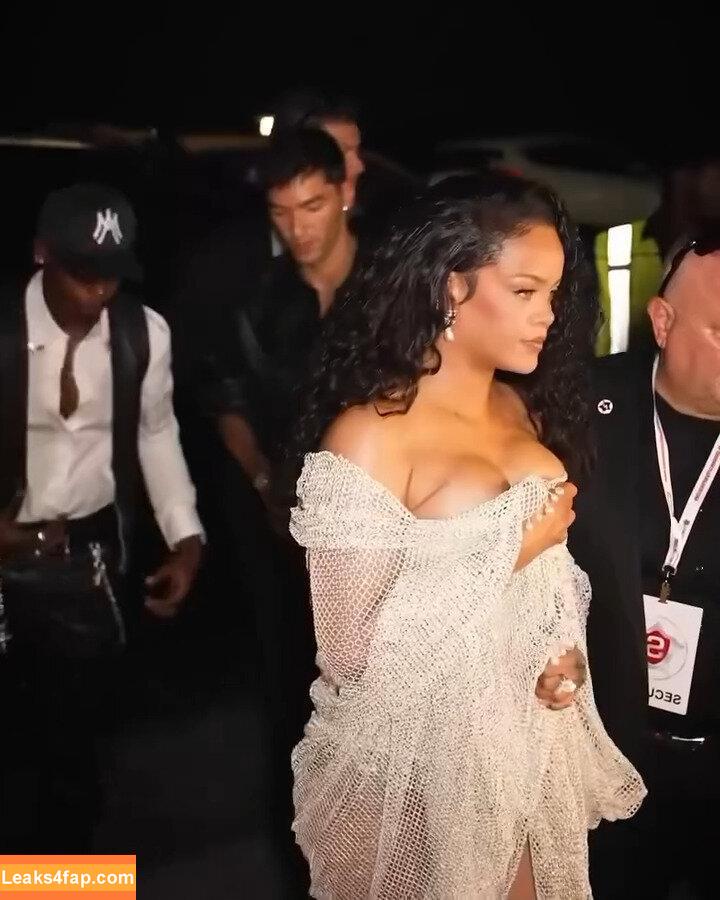 Rihanna / badgalriri leaked photo photo #2645