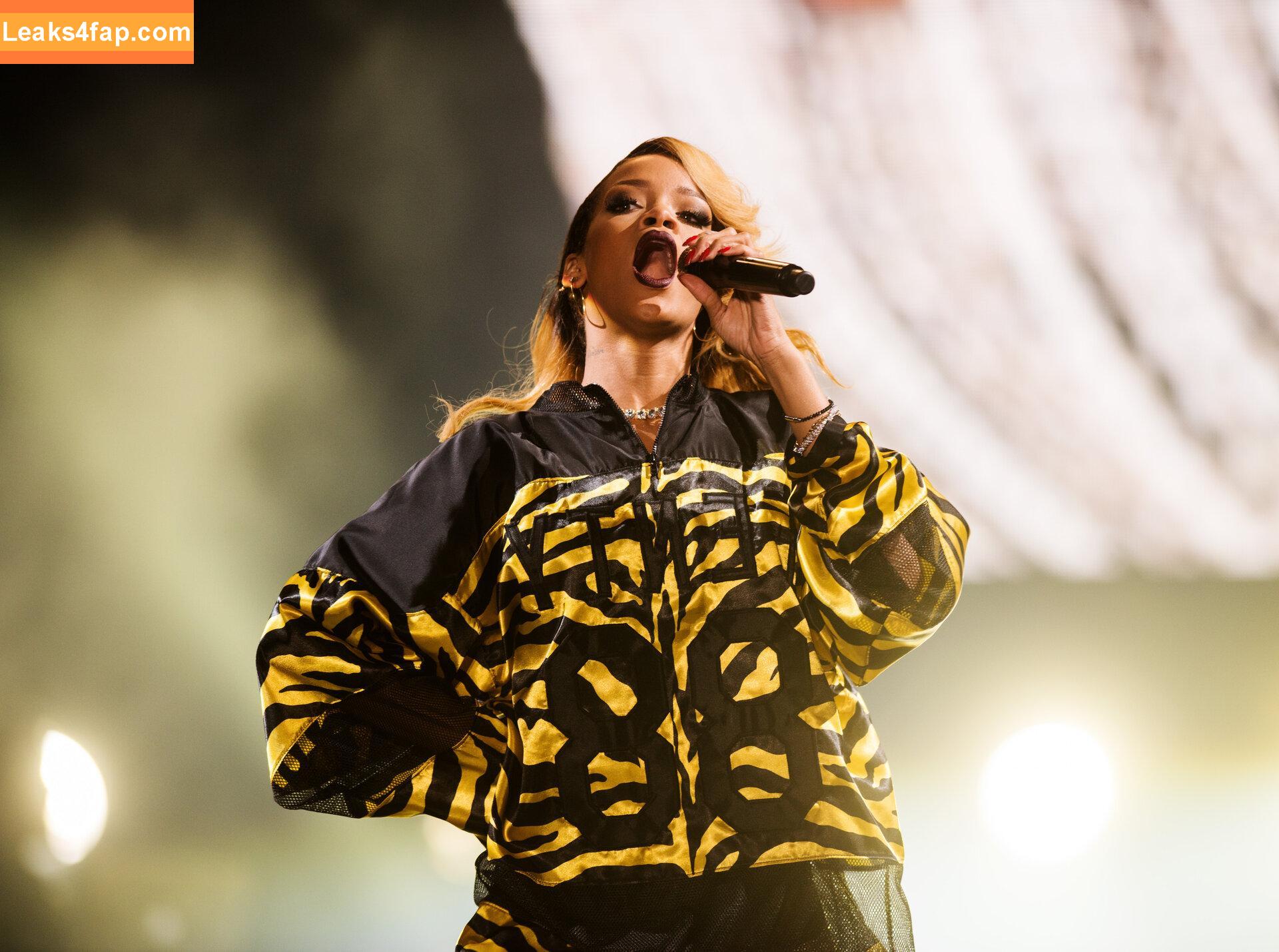 Rihanna / badgalriri leaked photo photo #2656