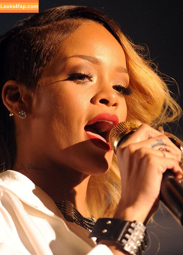 Rihanna / badgalriri leaked photo photo #2661