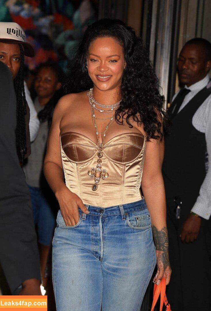 Rihanna / badgalriri leaked photo photo #2665