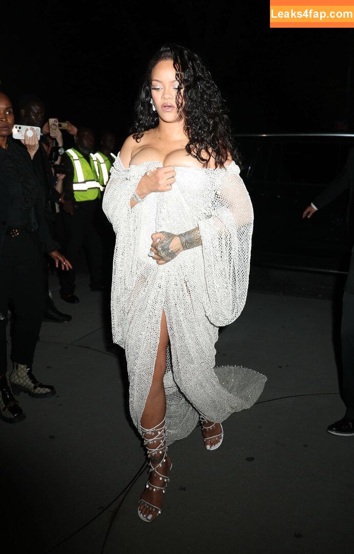 Rihanna / badgalriri leaked photo photo #2674
