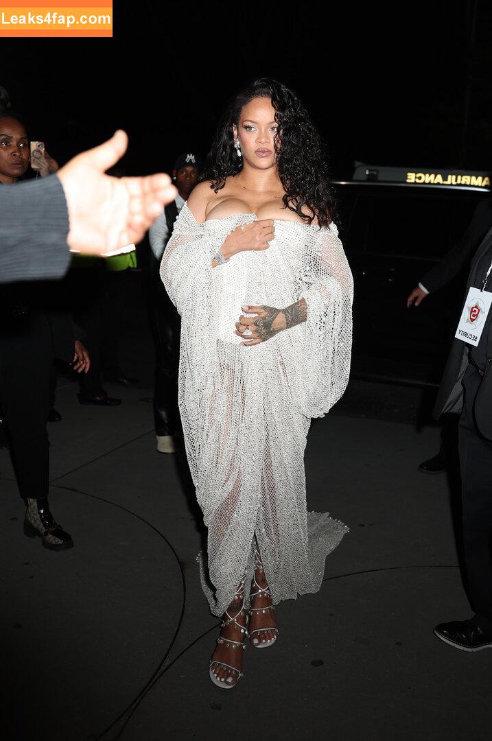 Rihanna / badgalriri leaked photo photo #2678