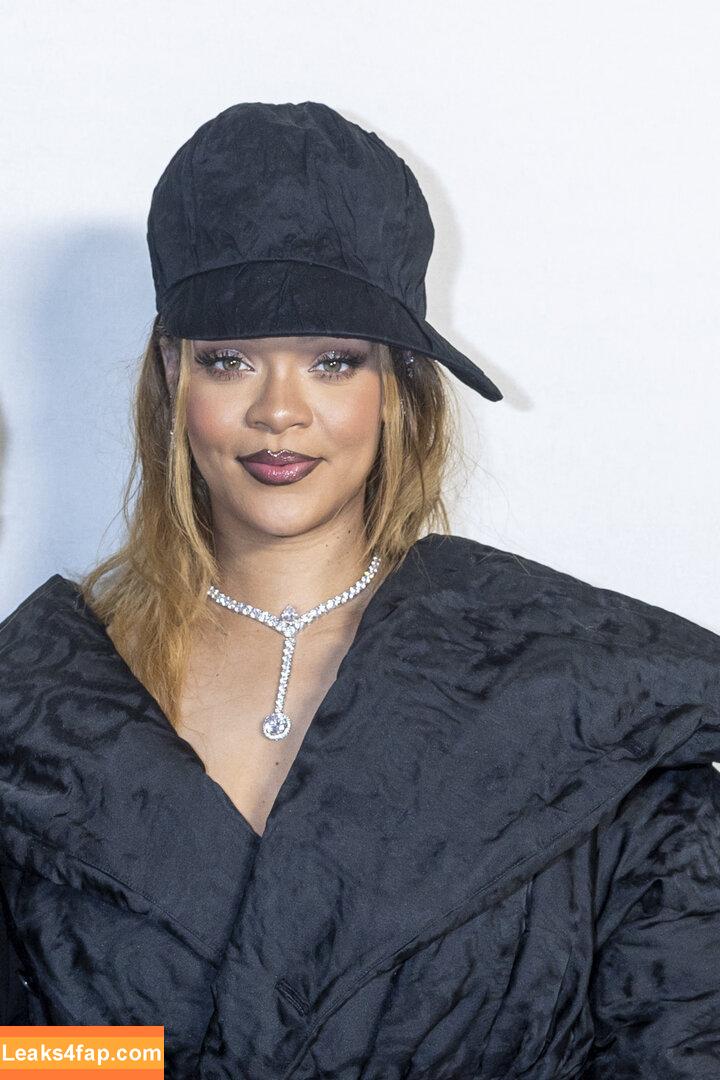 Rihanna / badgalriri leaked photo photo #2681