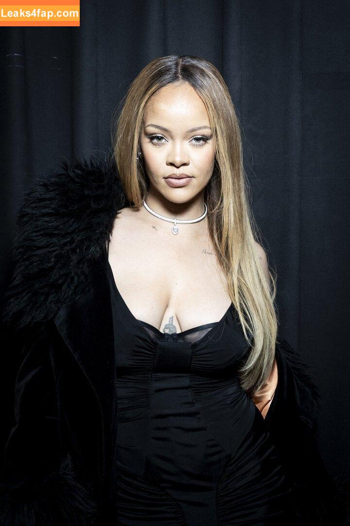 Rihanna / badgalriri leaked photo photo #2689