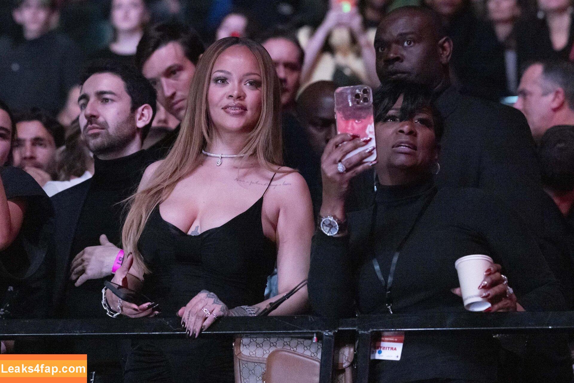 Rihanna / badgalriri leaked photo photo #2693