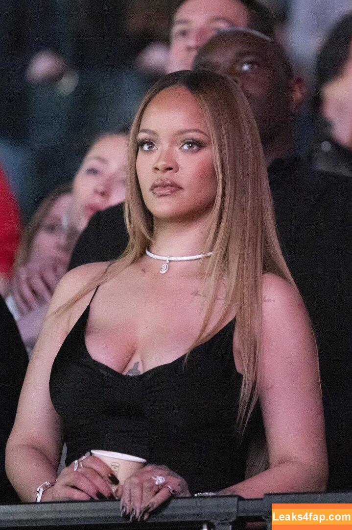 Rihanna / badgalriri leaked photo photo #2694