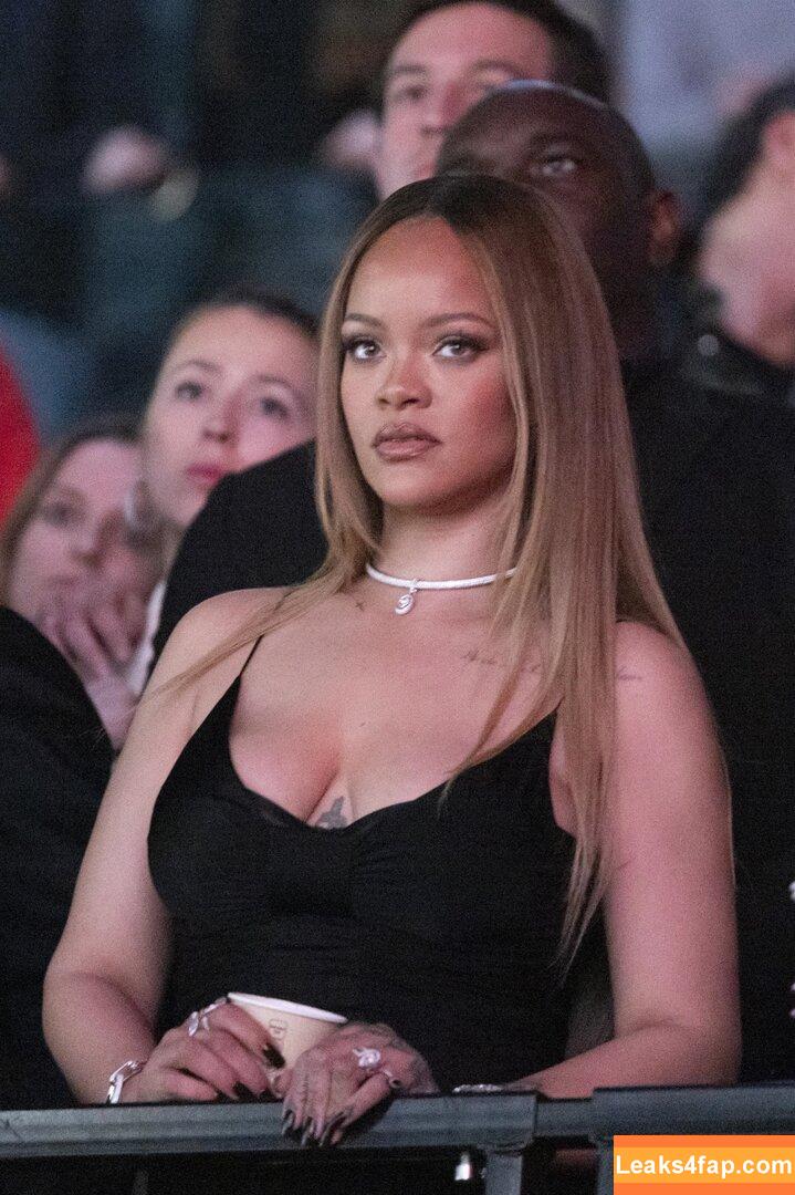 Rihanna / badgalriri leaked photo photo #2696