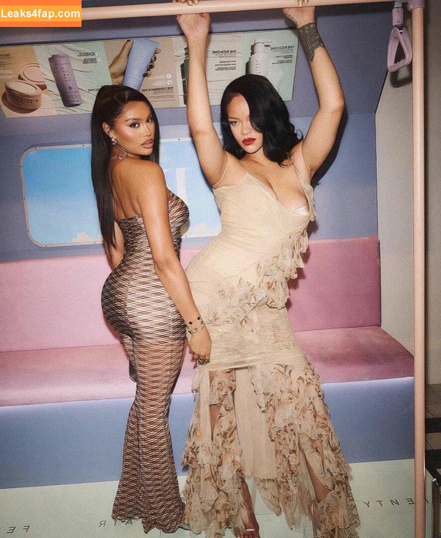 Rihanna / badgalriri leaked photo photo #2742