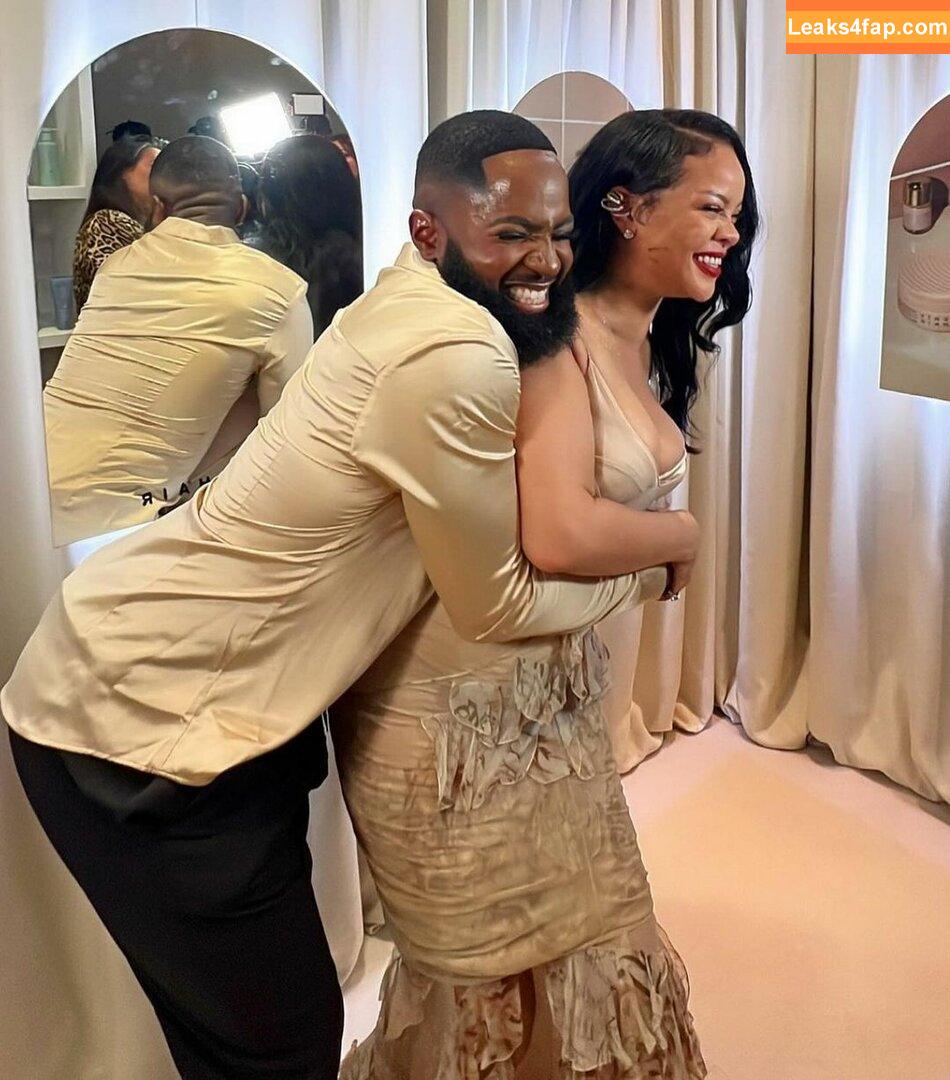 Rihanna / badgalriri leaked photo photo #2746