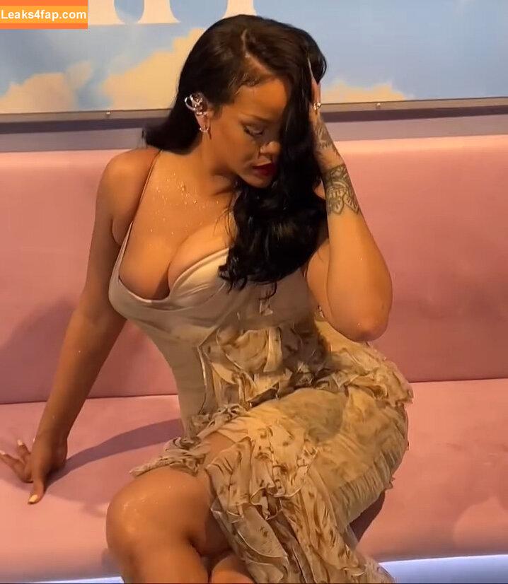 Rihanna / badgalriri leaked photo photo #2761