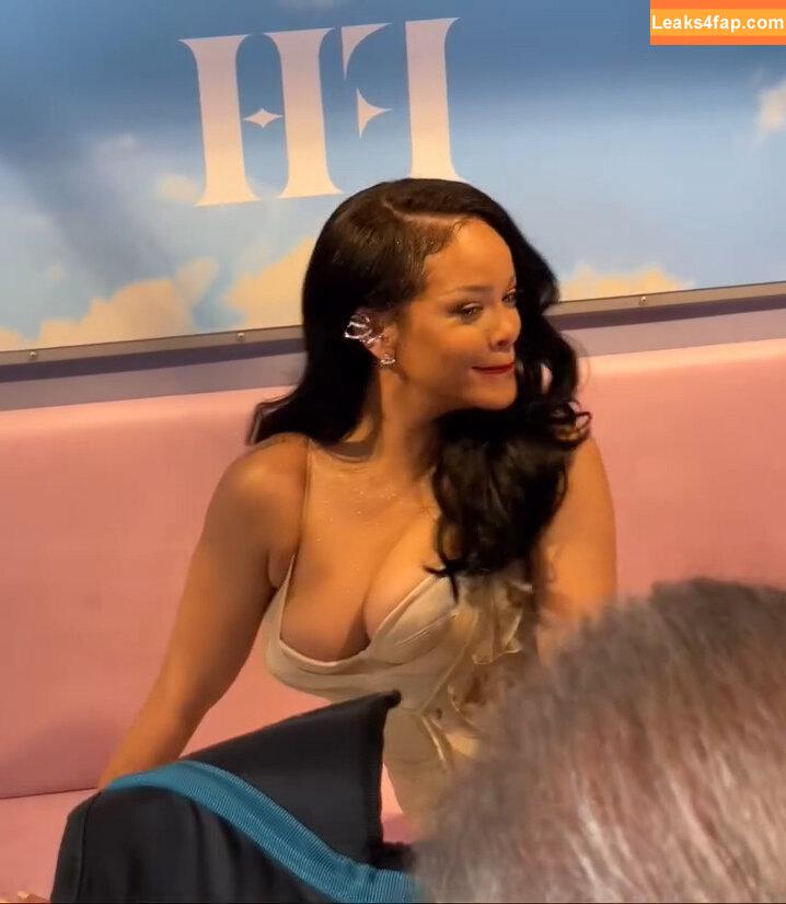 Rihanna / badgalriri leaked photo photo #2766
