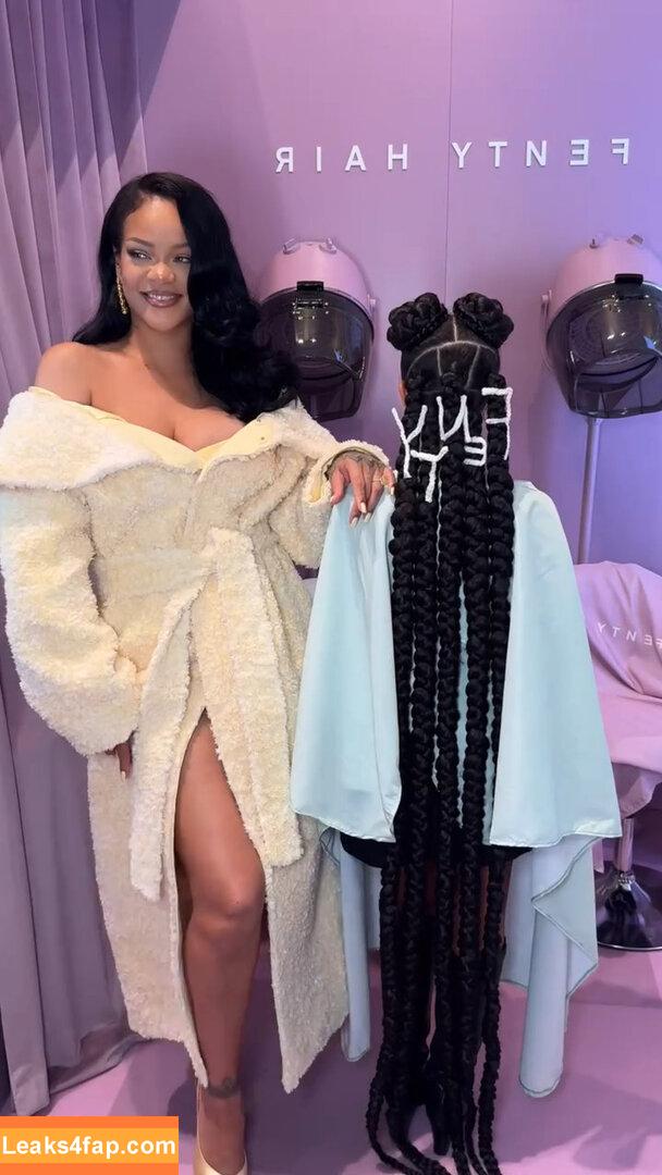 Rihanna / badgalriri leaked photo photo #2776