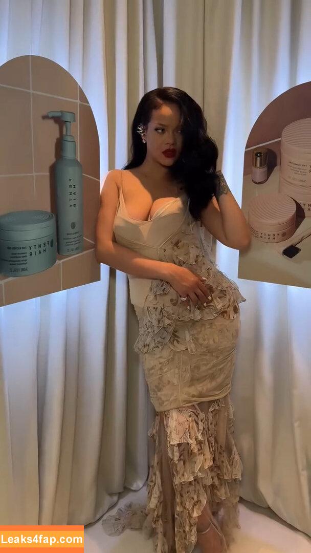 Rihanna / badgalriri leaked photo photo #2782