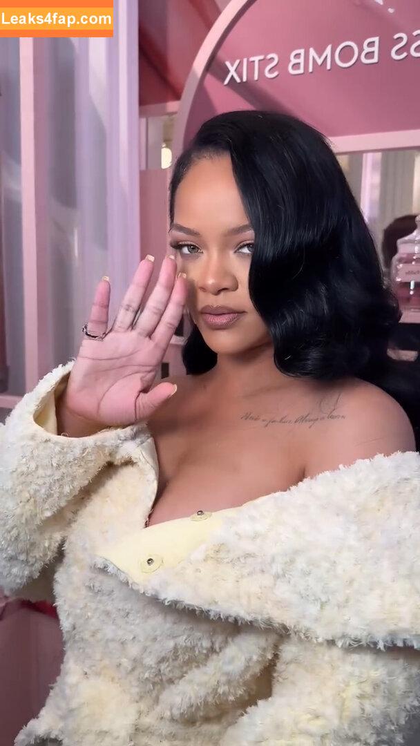 Rihanna / badgalriri leaked photo photo #2784