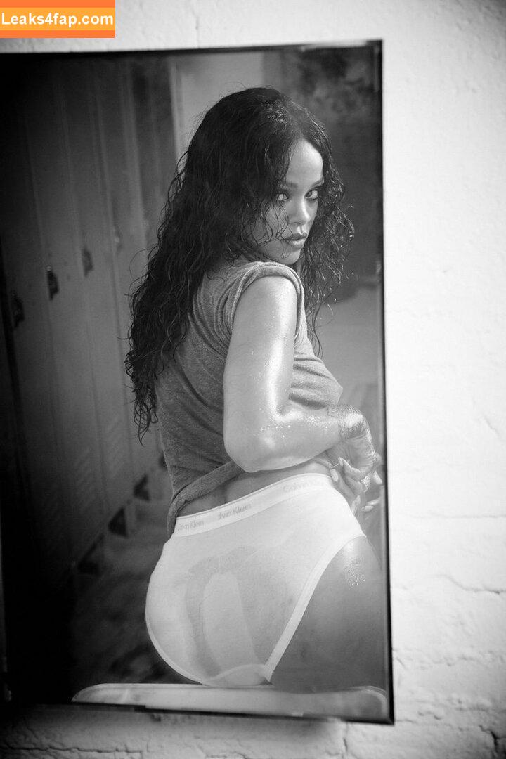 Rihanna / badgalriri leaked photo photo #2798