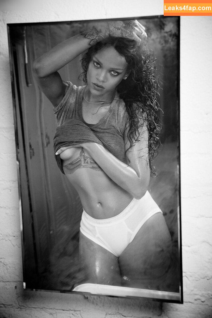 Rihanna / badgalriri leaked photo photo #2804