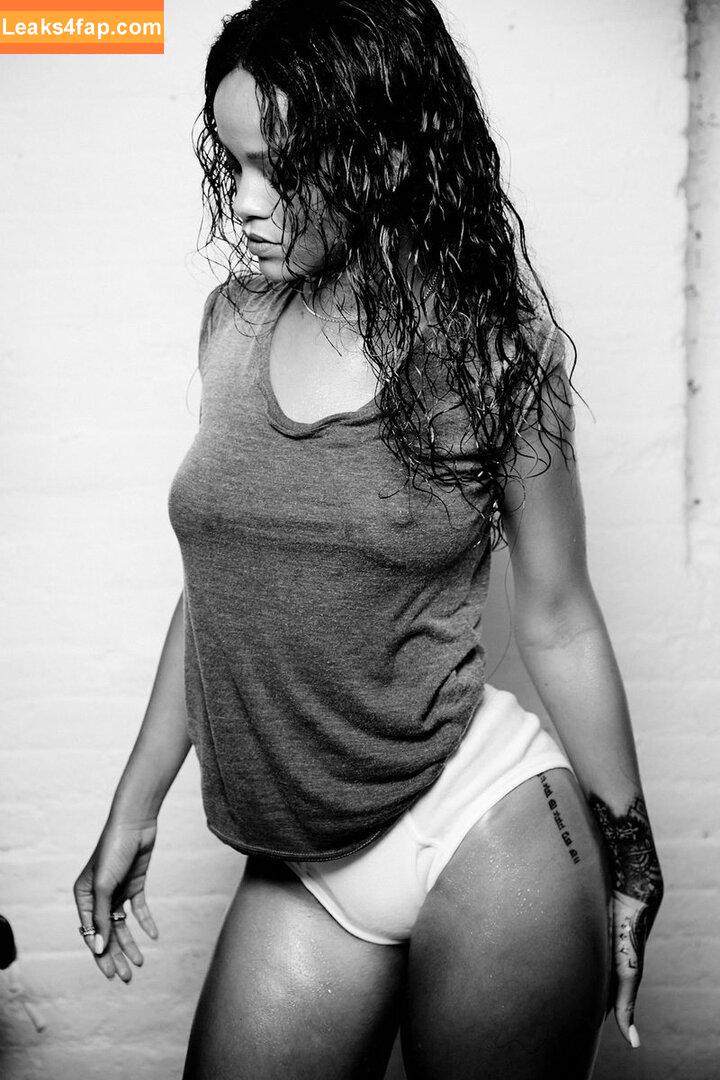 Rihanna / badgalriri leaked photo photo #2829