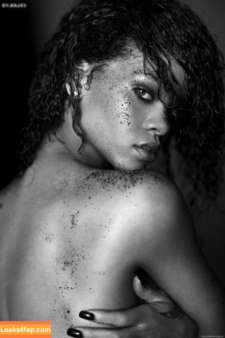 Rihanna / badgalriri leaked photo photo #2845