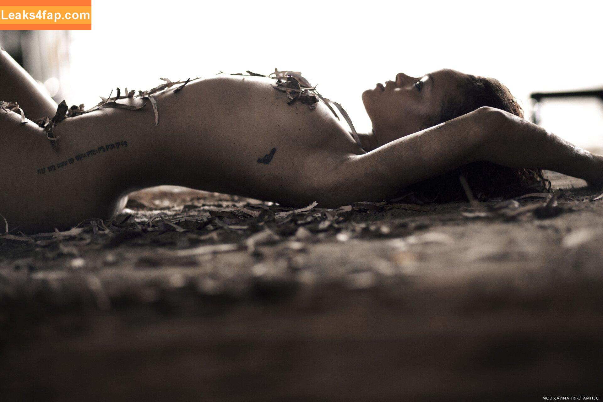 Rihanna / badgalriri leaked photo photo #2846