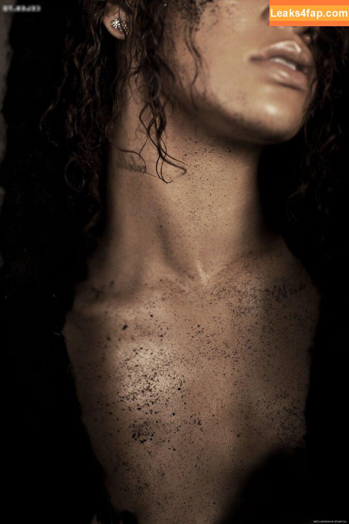 Rihanna / badgalriri leaked photo photo #2847