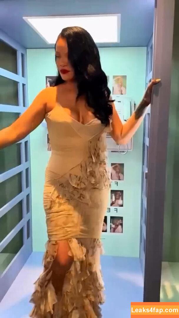 Rihanna / badgalriri leaked photo photo #2882