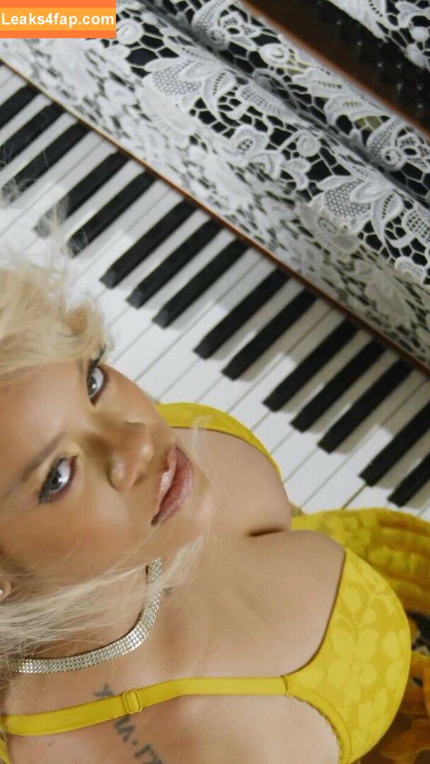 Rihanna / badgalriri leaked photo photo #2907