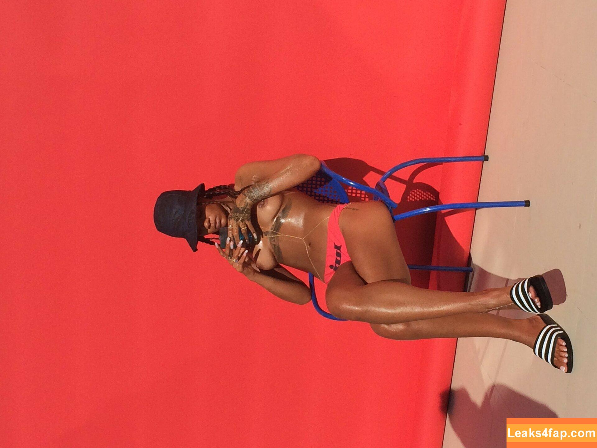 Rihanna / badgalriri leaked photo photo #2916