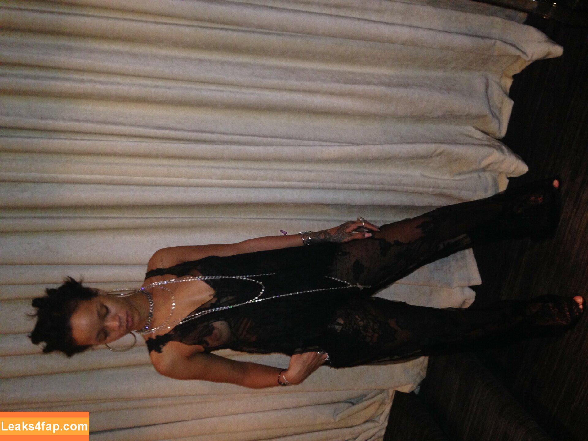 Rihanna / badgalriri leaked photo photo #2920