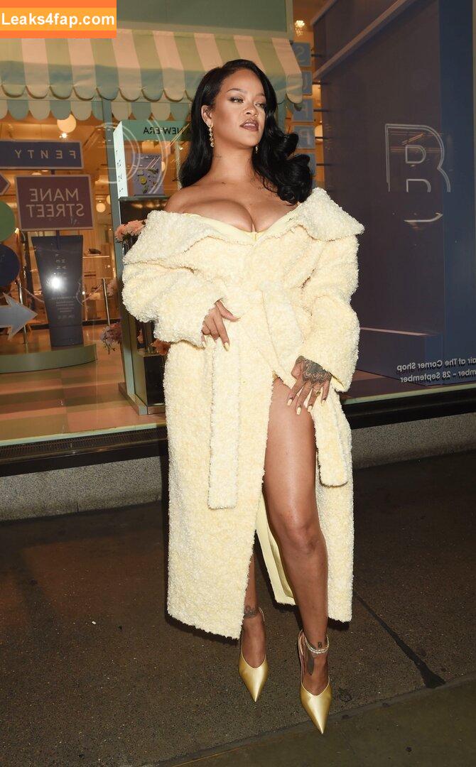 Rihanna / badgalriri leaked photo photo #2933