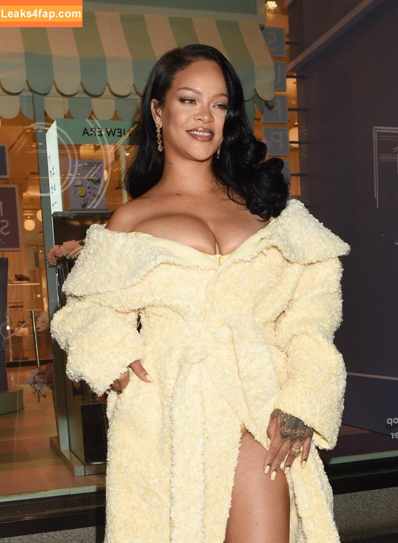 Rihanna / badgalriri leaked photo photo #2934
