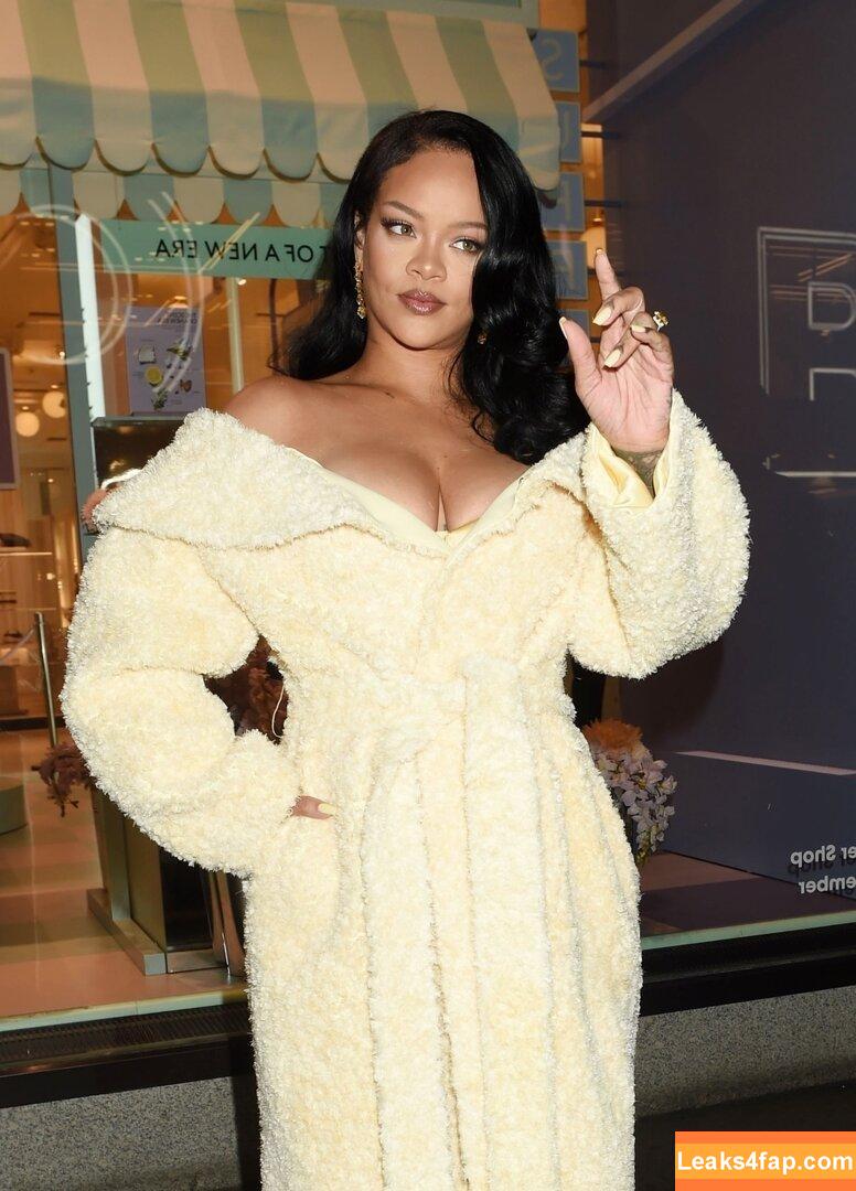 Rihanna / badgalriri leaked photo photo #2937