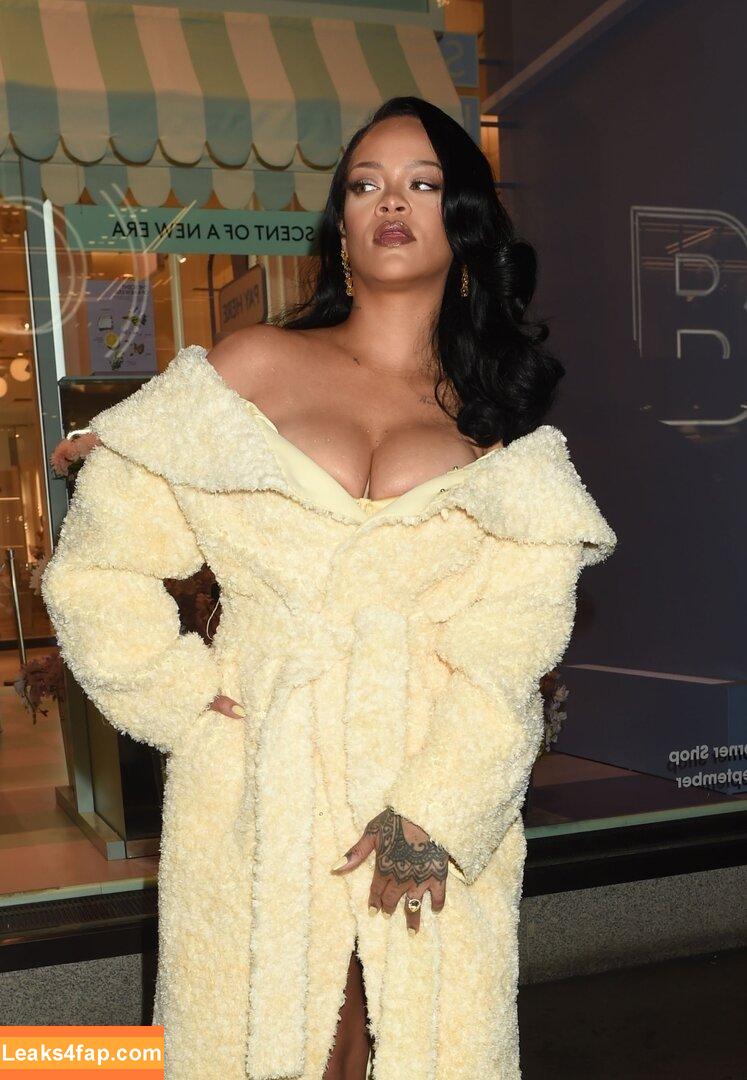 Rihanna / badgalriri leaked photo photo #2941