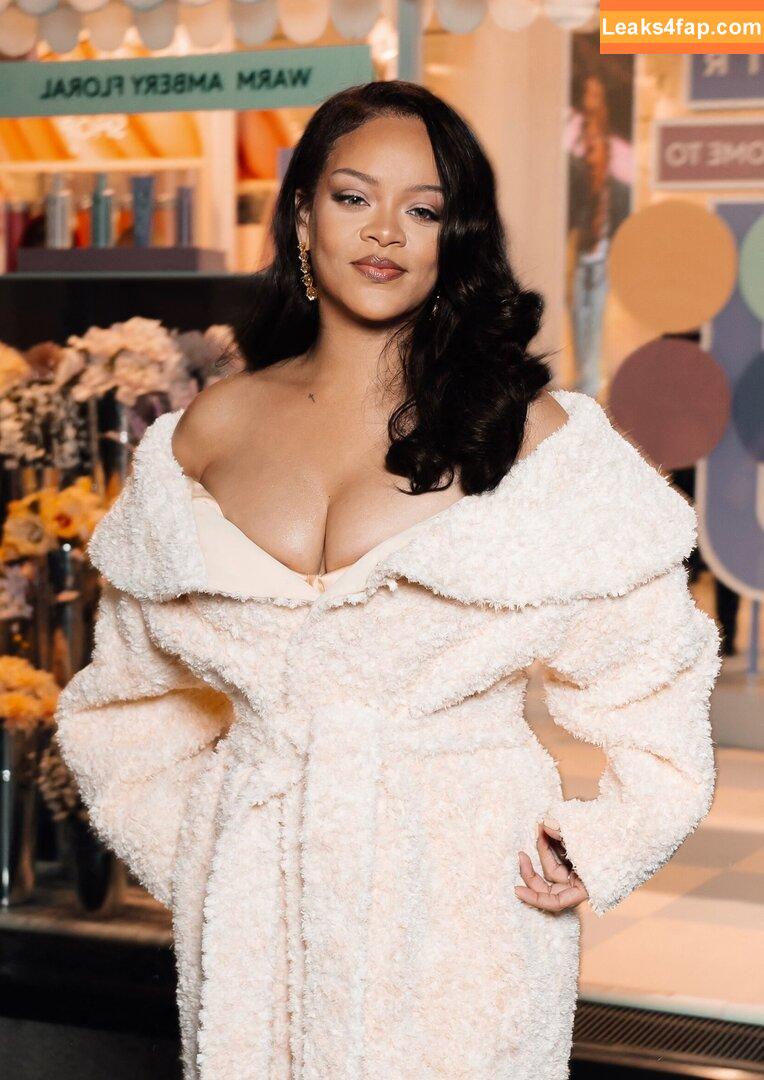 Rihanna / badgalriri leaked photo photo #2946