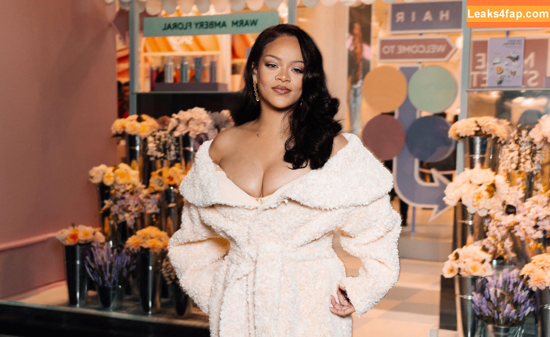 Rihanna / badgalriri leaked photo photo #2947