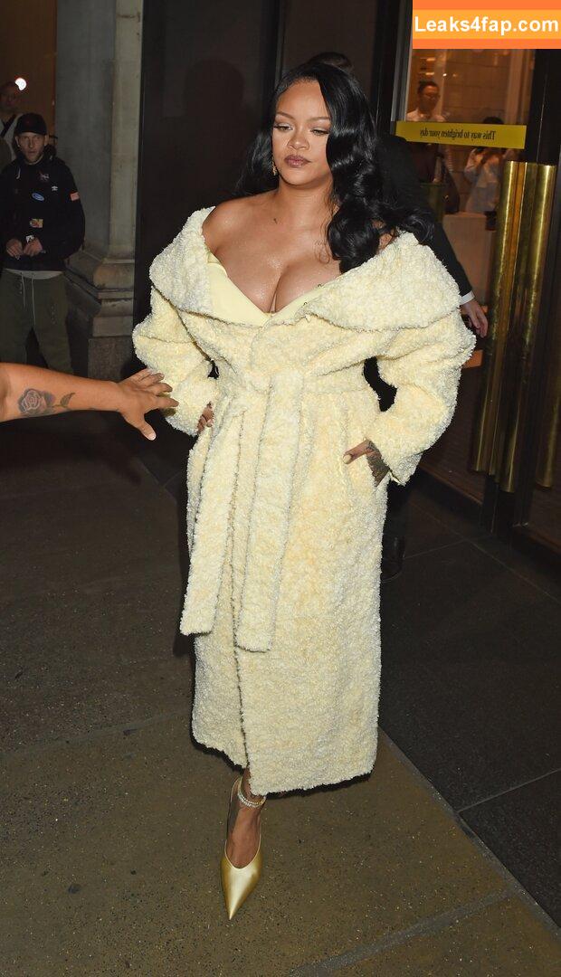 Rihanna / badgalriri leaked photo photo #2952