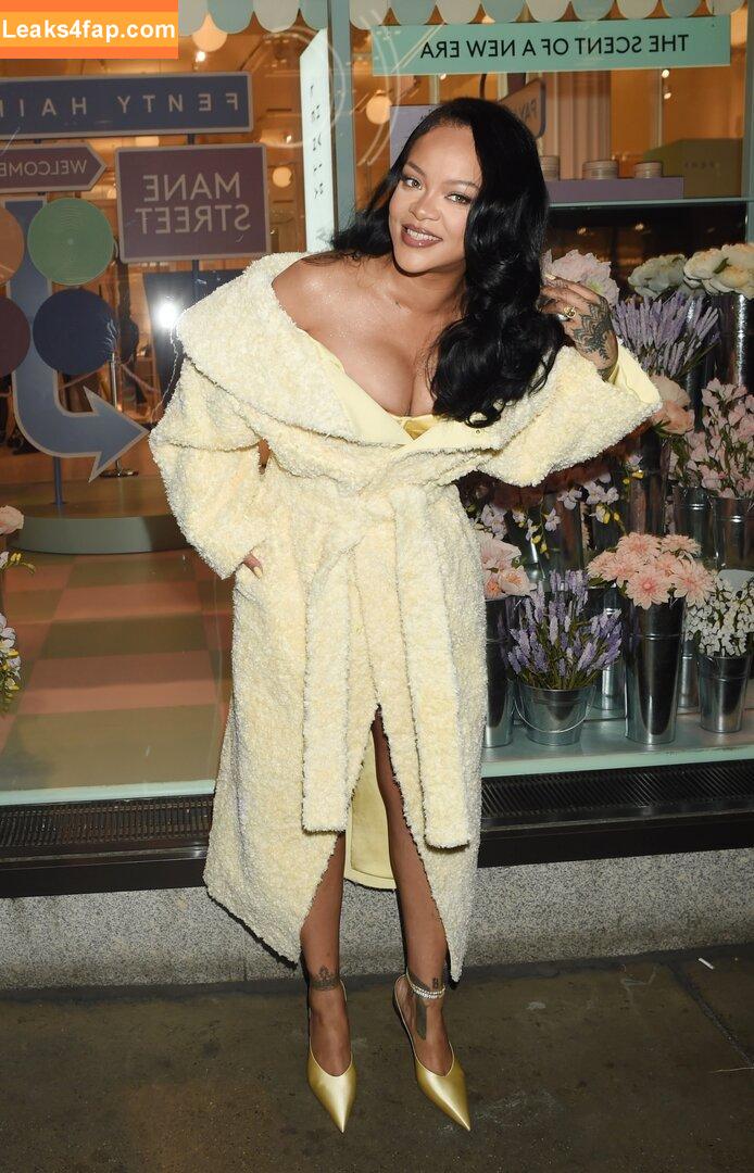 Rihanna / badgalriri leaked photo photo #2953