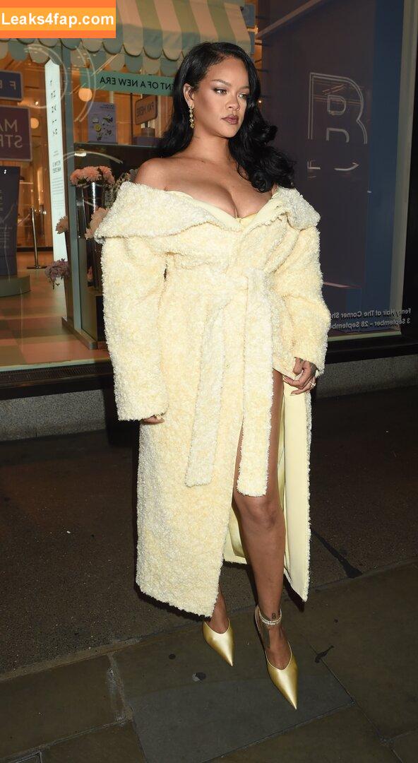 Rihanna / badgalriri leaked photo photo #2954