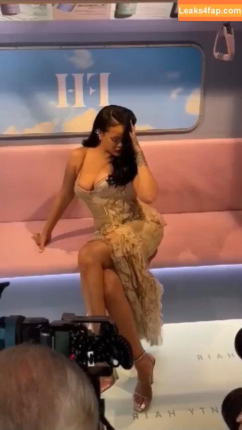 Rihanna / badgalriri leaked photo photo #2955
