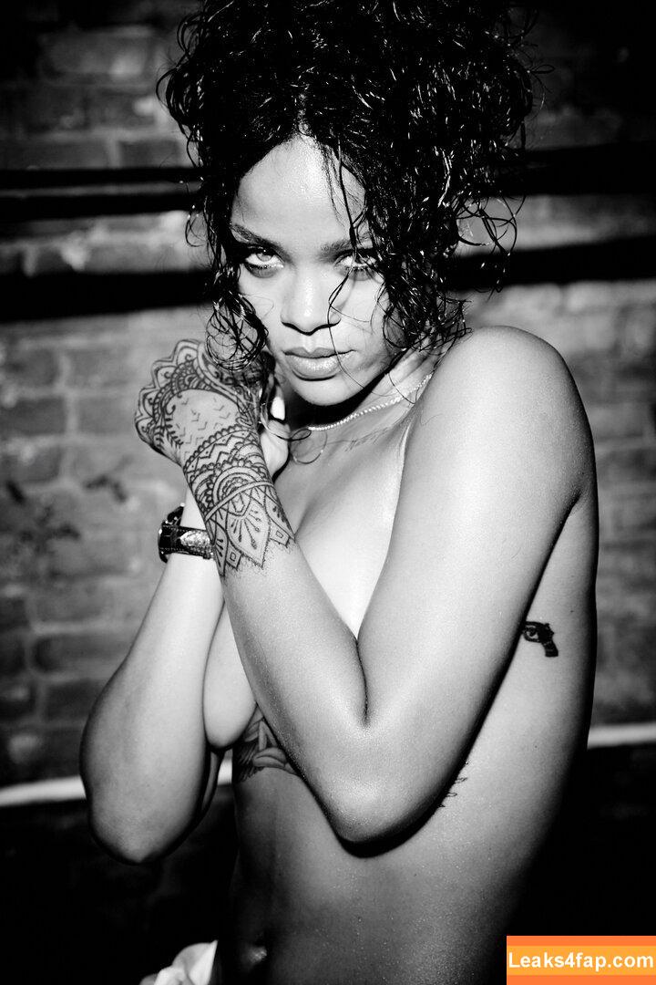 Rihanna / badgalriri leaked photo photo #2973