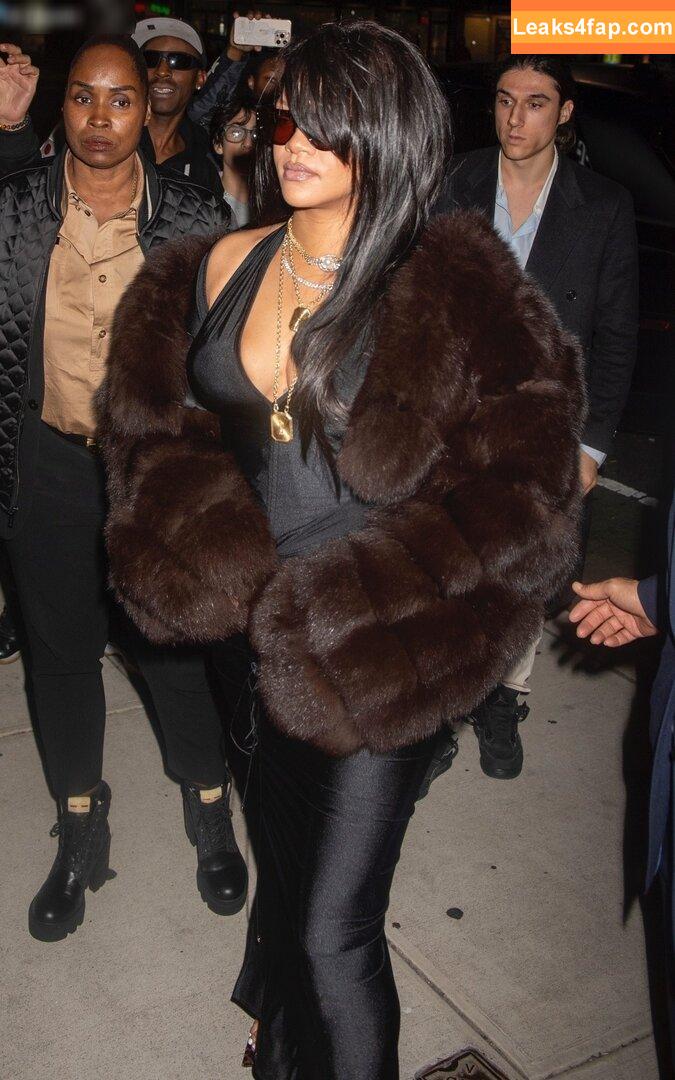 Rihanna / badgalriri leaked photo photo #2988