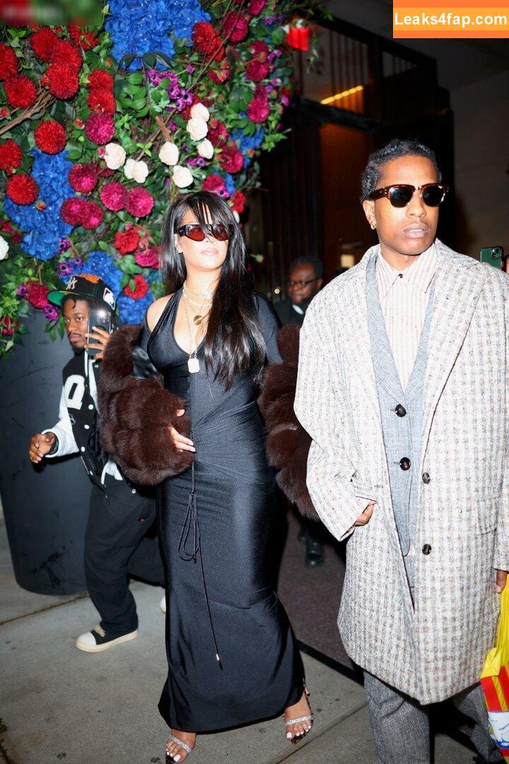 Rihanna / badgalriri leaked photo photo #2992