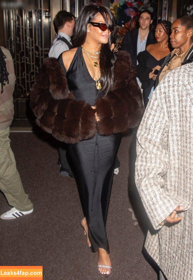 Rihanna / badgalriri leaked photo photo #2994