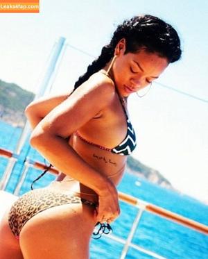 Rihanna photo #2033