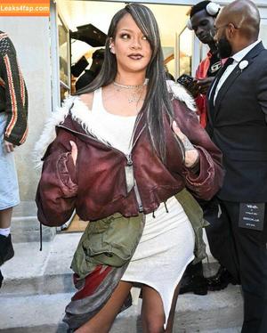 Rihanna photo #2093