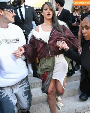 Rihanna photo #2098