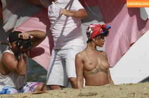 Rihanna photo #2130