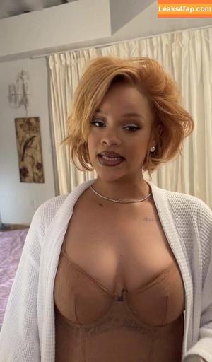 Rihanna photo #2193