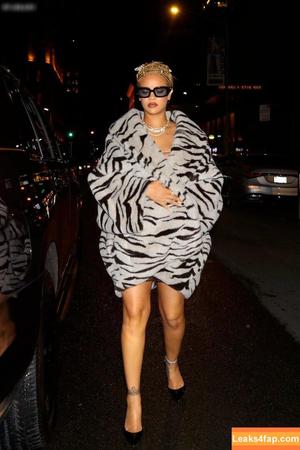 Rihanna photo #2201