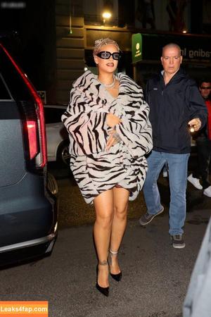 Rihanna photo #2204